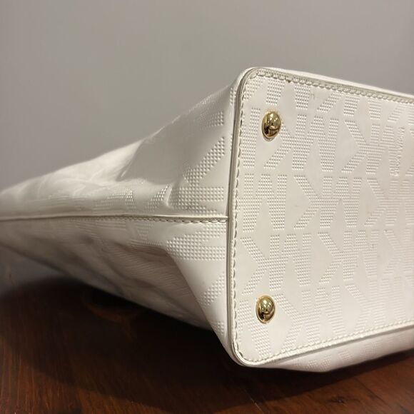 Michael Kors Jet Set Chain Tote - Picture 10 of 16